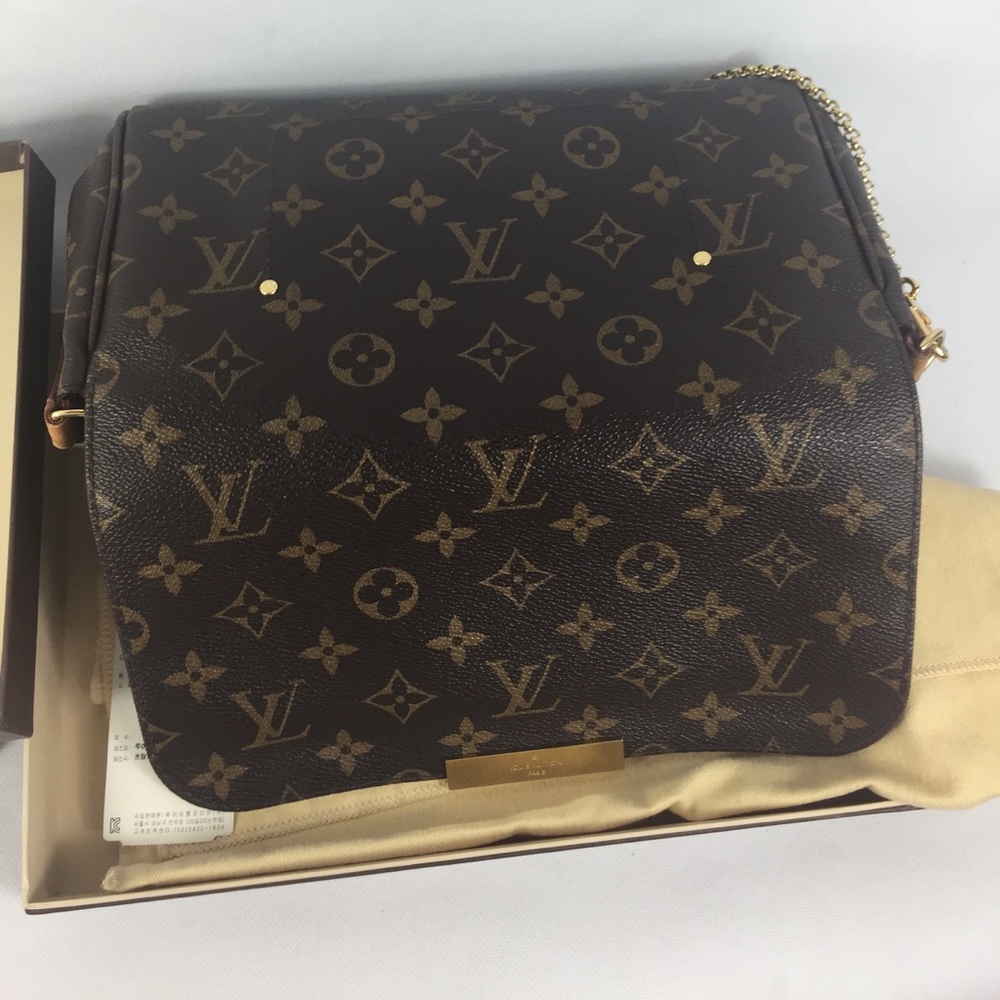 🌸TRENDY🌸FAVORITE LOUIS VUITTON CROSSBODY - Picture 10 of 16